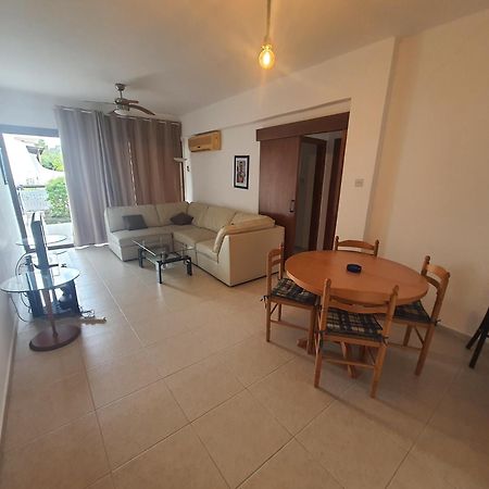 Nice Holiday Apartment Paphos Ngoại thất bức ảnh