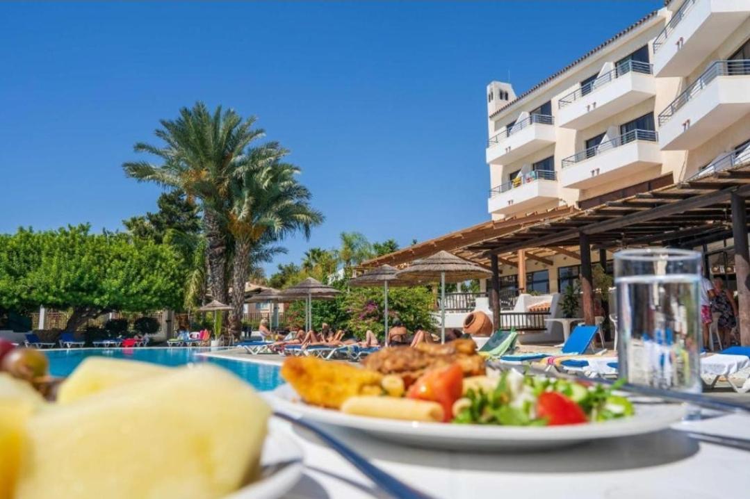 Nice Holiday Apartment Paphos Ngoại thất bức ảnh